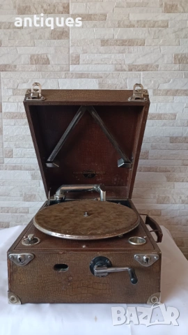 Стар грамофон с манивела - Columbia - 1930" година - Great Britain, снимка 3 - Антикварни и старинни предмети - 53007440
