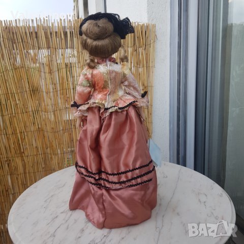 Порцеланова кукла със стойка , снимка 4 - Кукли - 43422215