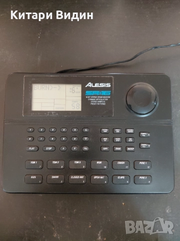 Продавам дръм машина Alesis SR-16