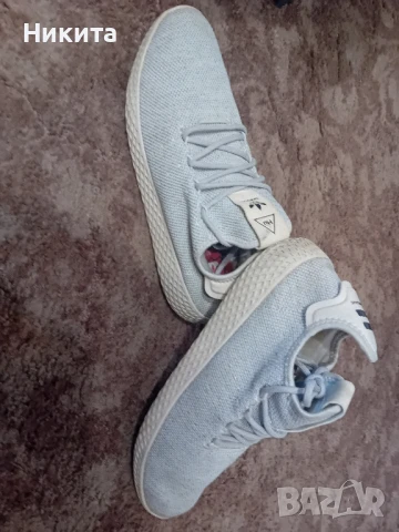 Адидас Pharrell Williams-маратонки 42-43 номер, снимка 2 - Маратонки - 50805886