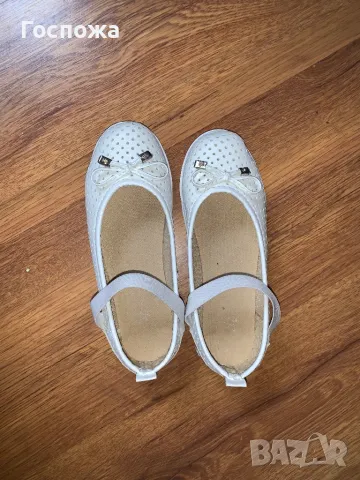 Бели обувки, снимка 2 - Детски обувки - 49219539