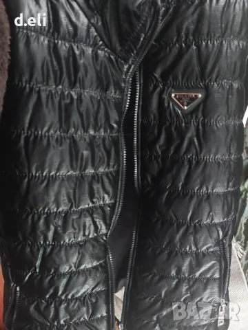PRADA Size M Лъскав ефект , снимка 3 - Елеци - 49746704