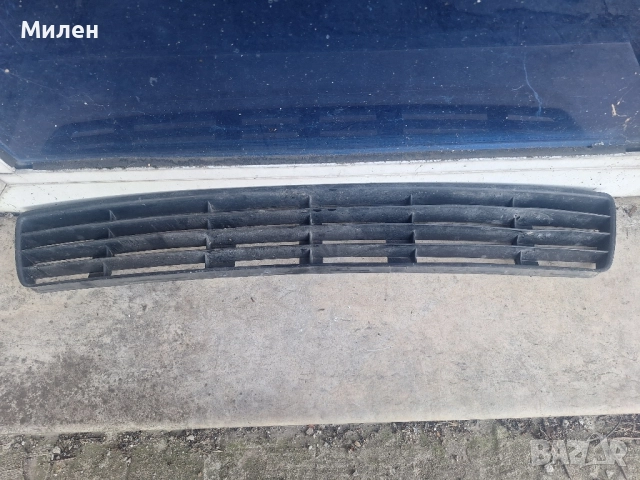 Въздухозаборна Решетка Във Предната Броня Audi A4 B5 1994-1998 Година , снимка 2 - Части - 51778669