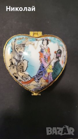 Порцеланова кутия с азиатски мотиви, снимка 1 - Антикварни и старинни предмети - 43256581