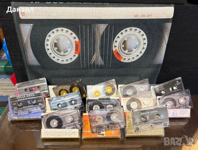 Касетник с 35 бр касети, снимка 3 - Аудио касети - 53374692