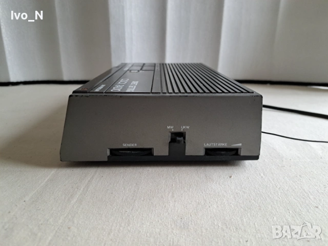 Ретро радио часовник Universum UR 1452., снимка 3 - Радиокасетофони, транзистори - 53471489