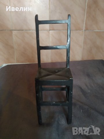 два малки бронзови стола за декорация