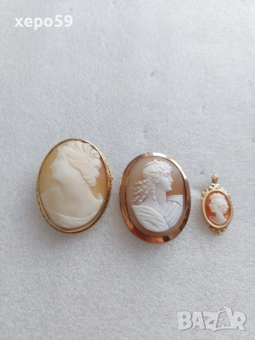 Три брошки камеи с златен обков-14 карата и 9 карата.