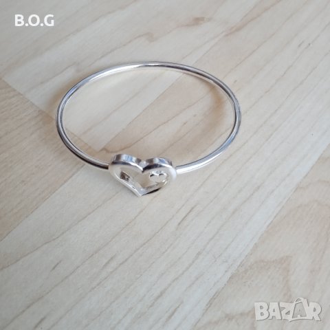 Нова, сребърна гривна с подарък луксозна подаръчна кутия.я