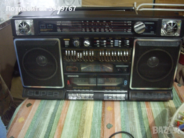 Голям радиокасетофон''Intersound''.