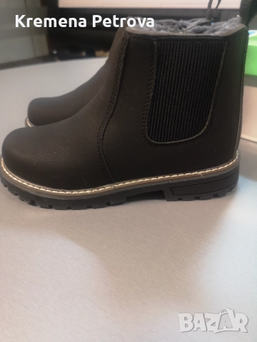 Нови зимни черни детски ботуши с топла подплата. Номер 32/33