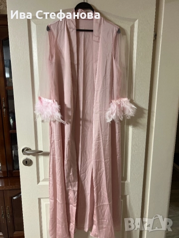 Нов дълг сатен сатенен  елегантен секси розов кукленски халат роба домашна наметка с пера , снимка 2 - Нощници - 51827152