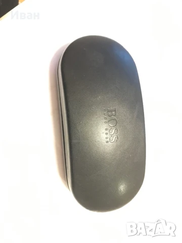 Твърд калъф за очила Hugo Boss, снимка 4 - Слънчеви и диоптрични очила - 50476392