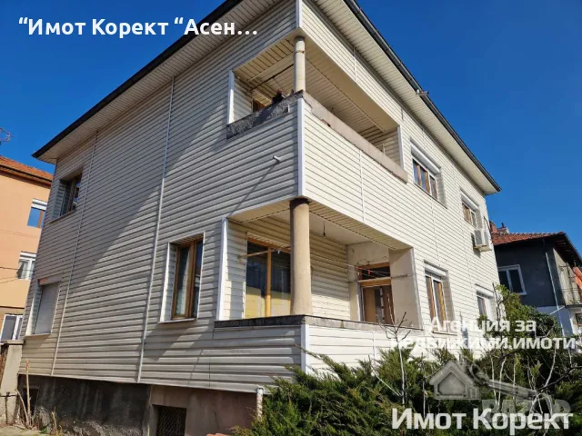 Имот Корект продава Самостоятелна Къща, широк център , снимка 1 - Къщи - 49086654