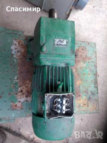 моторедуктор РЦС 100 4kw на 940об 1/29 изх 31обр, снимка 4 - Електродвигатели - 52099783