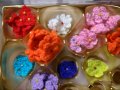 50 микс цветове сияйни ръчно плетени цветя с мъниста, снимка 1