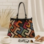 Дамска чанта с многоцветен дизайн – простор, организация и стил в едно, снимка 4