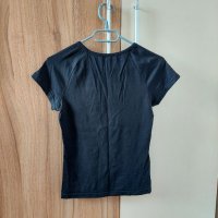 Дамска черна тениска в размер XS-S, снимка 2 - Тениски - 40497199