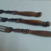 Ретро вилички с дърв.дръжки 3 бр., снимка 2 - Антикварни и старинни предмети - 26870817