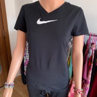 Nike черна дамска тениска, снимка 10 - Тениски - 40745195