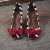 Обувки, снимка 1 - Дамски ежедневни обувки - 33678352