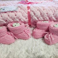 Ръчно плетени бебешки буйки , снимка 1 - Детски пантофи - 43567482