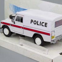 Land Rover Series III 109 пикап с тента Police - мащаб 1:43 на Cararama старо производство отваряеми, снимка 2 - Колекции - 43953940