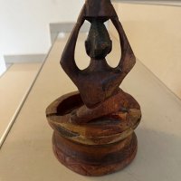 Стара статуетка - пепелник от плътно дърво, снимка 4 - Антикварни и старинни предмети - 43239469