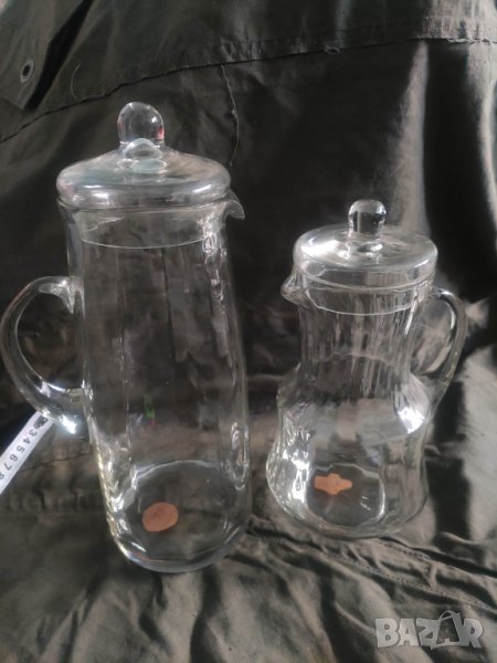 Продавам две стъклени кани за вино от соца , снимка 1