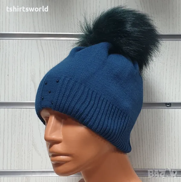 Нова зимна дамска шапка с камъчета с пух/помпон в син цвят, снимка 1