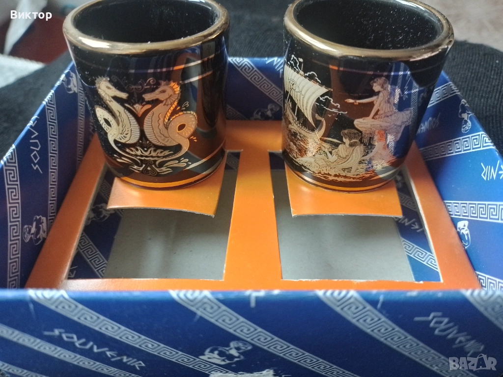 Продавам комплект декоративни мини чашки – гръцки сувенир с 24-каратово златно покритие, снимка 1