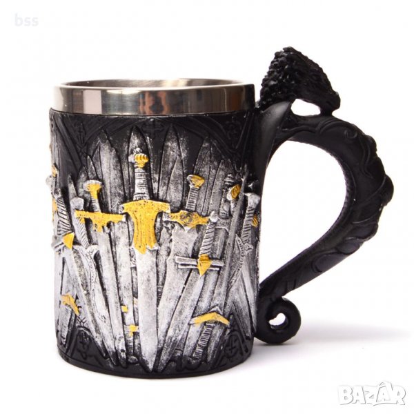Код 94135 Стилна чаша от полирезин и метал с релефни декорации - герои и мечове, снимка 1