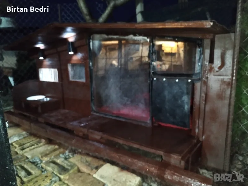 продава се къщичка с веранда, снимка 1