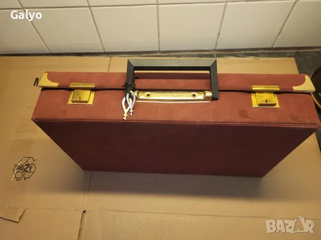 Стар Ретро Куфар за аудиокасети 32 броя , снимка 4 - Аудиосистеми - 50395669