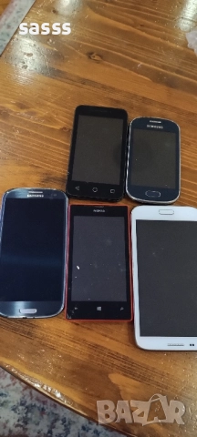 Продават се телефони