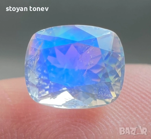 Рядък 1.60кт Rainbow Moonstone – ТОП качество от Мадагаскар! Нов!, снимка 9 - Други - 53568042