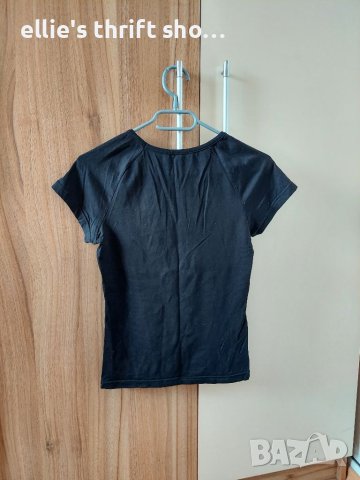 Дамска черна тениска в размер XS-S, снимка 2 - Тениски - 40497199