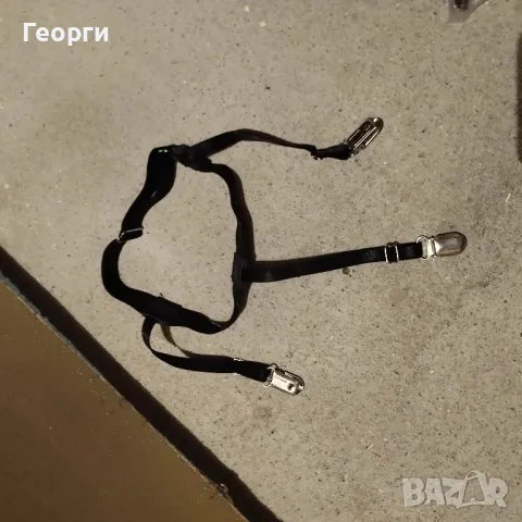 еластичен колан за бедро със заключващи се скоби за придържане на ризи