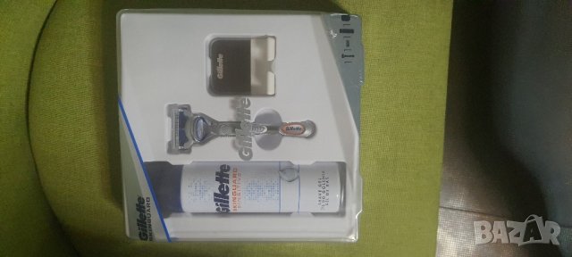 Мъжки козметичен комплект със самобръсначка GILLETTE, снимка 1 - Мъжка козметика - 31591515