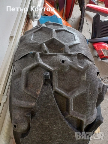 Audi Q7заден ляв подкалник, снимка 3 - Части - 53582525