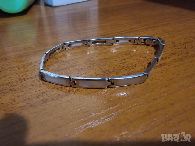 Красива  дамска сребърна гривна със седеф - нежна красота за твоята ръка., снимка 3 - Гривни - 51132802