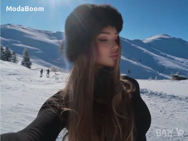 Дамска черна зимна шапка 