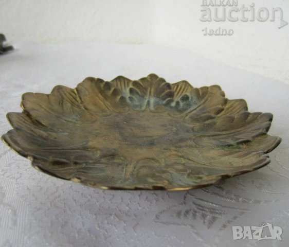 Пепелници и чинии, човек с чадър, чинийки-метал чинийка чиния поднос пепелник месинг бронз мед метал, снимка 6 - Антикварни и старинни предмети - 28883246