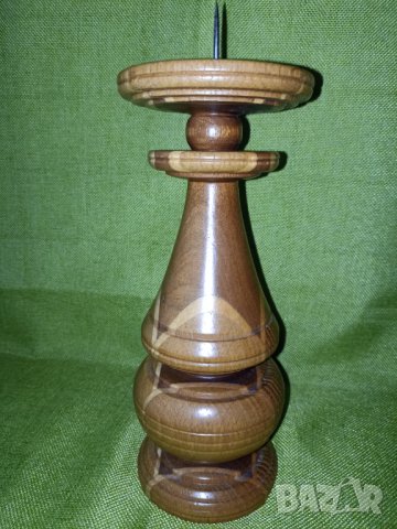 Масивен дървен свещник 