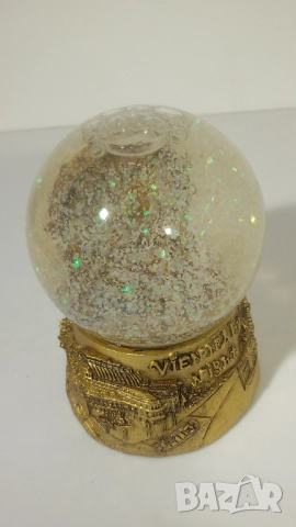 Снежен глобус Виена; Vienna by night snow globe; свети в тъмното с различни цветове, снимка 8 - Декорация за дома - 51747051