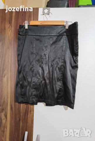 Черна сатенена права пола с цепка, снимка 1