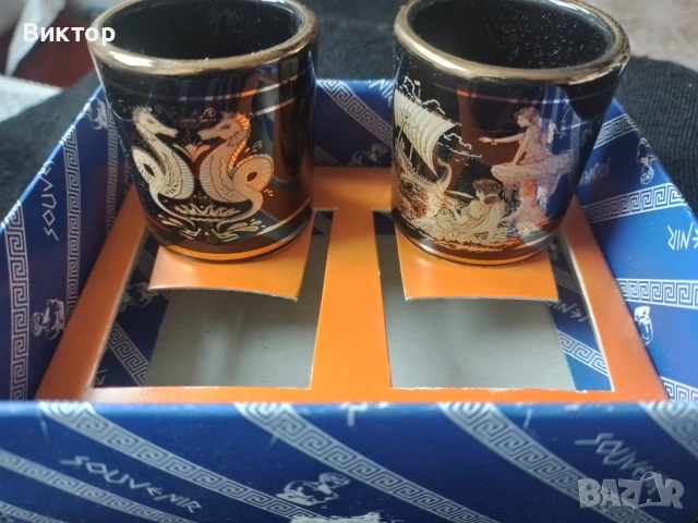 Продавам комплект декоративни мини чашки – гръцки сувенир с 24-каратово златно покритие