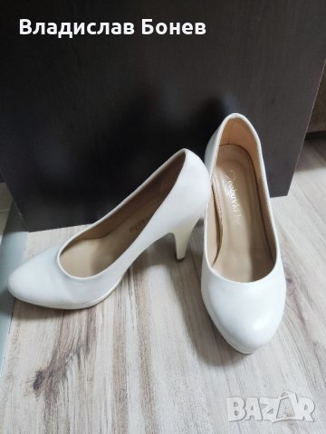 Бели кожени токчета, снимка 2 - Дамски обувки на ток - 43158916