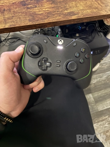 Razer Wolverine v2 - Xbox Series X/ PC Контролер, снимка 3 - Xbox конзоли - 52927766