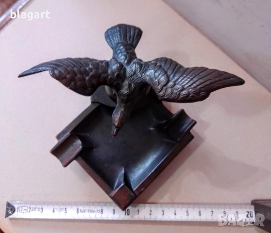 Орел-пепелник-скулптура, снимка 3 - Антикварни и старинни предмети - 36459135